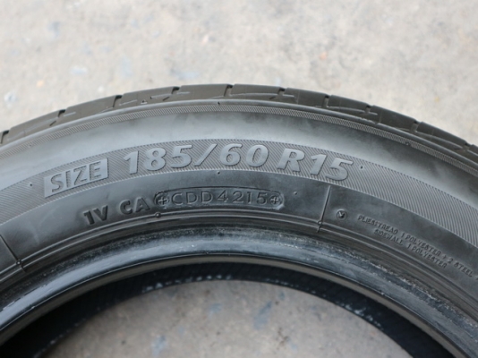ยาง Bridgstone 185-60-15 ปี 15 รุ่น Ecopla ครบชุด 4 เส้น 3000 ไม่ควรพลาด สภาพสวยๆไม่มีปะไม่บวมดอกยางเหลือเยอะวิ่งใด้อีกนานค่ะ
