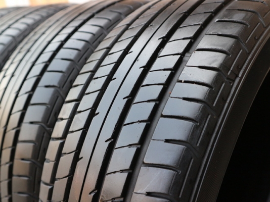 ยาง DUNLOP 185-55-15 ปี 15 ครบชุด 4 เส้น 3500 สภาพสวยๆดอกยางนิ่มๆไม่บวมเอาไปวิ่งกันยาวๆราคาเบาๆค่ะ