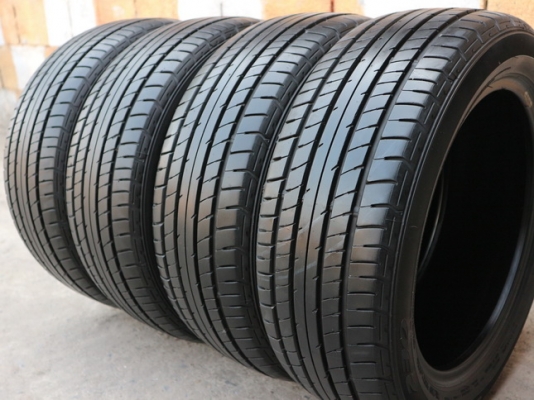 ยาง DUNLOP 185-55-15 ปี 15 ครบชุด 4 เส้น 3500 สภาพสวยๆดอกยางนิ่มๆไม่บวมเอาไปวิ่งกันยาวๆราคาเบาๆค่ะ