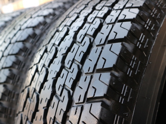 ยาง Bridgstone 265-70-16 ปี 15 ครบชุด 4 เส้น 7500 สภาพสวยๆไม่บวมดอกยางเหลือเยอะ เอาไปวิ่งกันใด้อีกยาวค่ะ