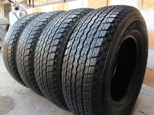 ยาง Bridgstone 265-70-16 ปี 15 ครบชุด 4 เส้น 7500 สภาพสวยๆไม่บวมดอกยางเหลือเยอะ เอาไปวิ่งกันใด้อีกยาวค่ะ