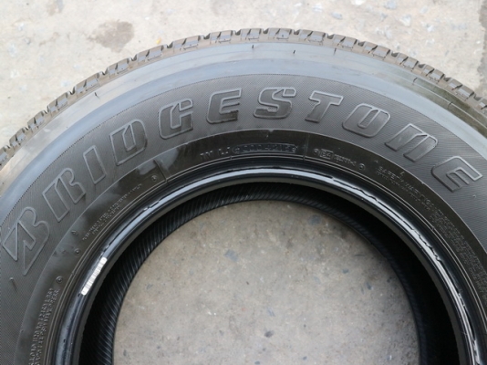 ยาง Bridgstone 265-70-16 ปี 15 ครบชุด 4 เส้น 7500 สภาพสวยๆไม่บวมดอกยางเหลือเยอะ เอาไปวิ่งกันใด้อีกยาวค่ะ