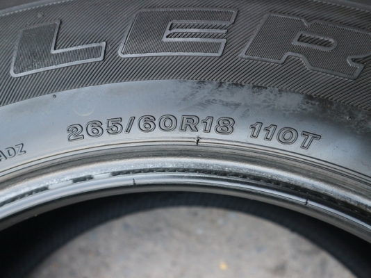 ยาง Bridgstone 265-60-18 ปี 13 ครบชุด 4 เส้น 4000 สภาพสวยๆไม่บวมดอกยางเหลือเยอะ เอาไปวิ่งกันใด้อีกยาวค่ะ