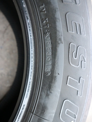 ยาง Bridgstone 265-60-18 ปี 13 ครบชุด 4 เส้น 4000 สภาพสวยๆไม่บวมดอกยางเหลือเยอะ เอาไปวิ่งกันใด้อีกยาวค่ะ