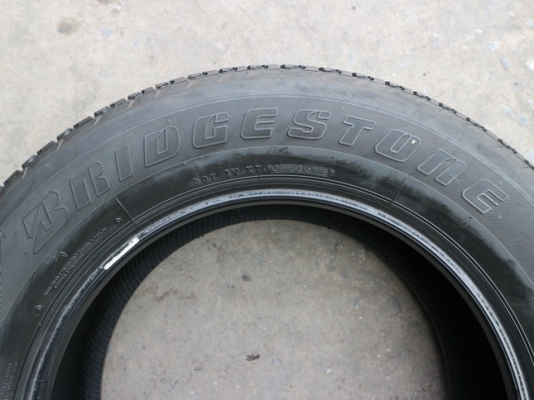 ยาง Bridgstone 265-60-18 ปี 13 ครบชุด 4 เส้น 4000 สภาพสวยๆไม่บวมดอกยางเหลือเยอะ เอาไปวิ่งกันใด้อีกยาวค่ะ