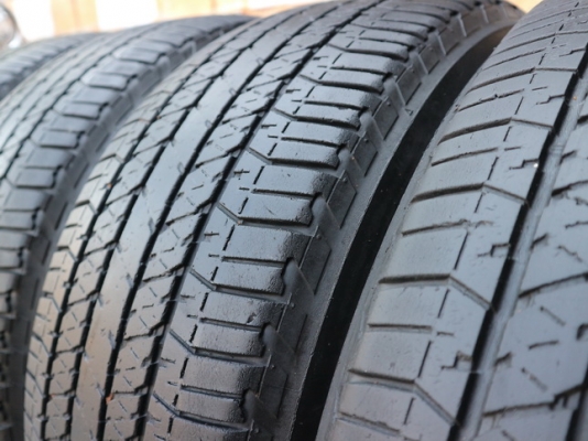 ยาง Bridgstone 265-60-18 ปี 13 ครบชุด 4 เส้น 4000 สภาพสวยๆไม่บวมดอกยางเหลือเยอะ เอาไปวิ่งกันใด้อีกยาวค่ะ
