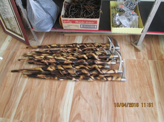 ตะขอ/เลี้ยงช้าง/จากจังหวัดสุรินทร์/หมู่บ้านช้าง/ขายราคาส่งครับ