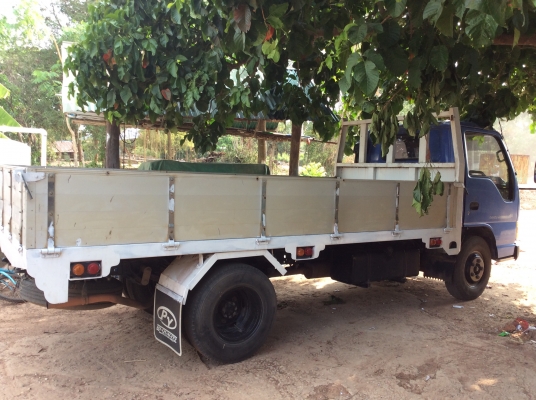 ขายรถ Isuzu 6 ล้อสภาพเทพ 130 แรงม้า แอร์เย็น รถห้าง มีคอกให้ด้วย