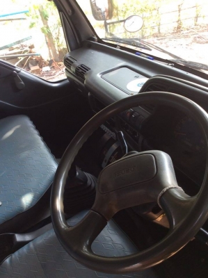 ขายรถ Isuzu 6 ล้อสภาพเทพ 130 แรงม้า แอร์เย็น รถห้าง มีคอกให้ด้วย