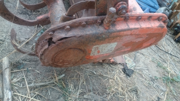 ขายโรตารี่ ใบเคียว ยาว150 ใส่รถ25-30 แรง หัวสวย ใบพอได้ ฝาท้ายไม่สวย ฝาคอบโซ่ต้องปะใหม่ ขายโรตารี่ ใบเคียว ยาว150 ใส่รถ25-30 แรง หัวสวย ใบพอได้ ฝาท้ายไม่สวย ฝาคอบโซ่ต้องปะใหม่