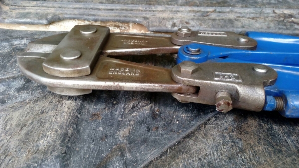 ขายกรรไกรตัดRECORD 942 ยาว 42"งานใหม่เก่าเก็บ Made in England. ขายกรรไกรตัดRECORD 942 ยาว 42"งานใหม่เก่าเก็บ Made in England.