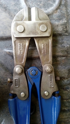 ขายกรรไกรตัดRECORD 942 ยาว 42"งานใหม่เก่าเก็บ Made in England. ขายกรรไกรตัดRECORD 942 ยาว 42"งานใหม่เก่าเก็บ Made in England.