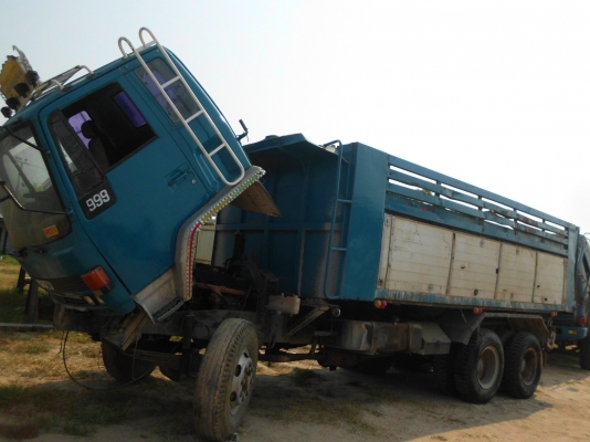 ขายรถบรรทุกอิซูซุร็อคกี้ 10ล้อดั้ม สภาพพร้อมใช้งาน มีเอกสารการโอน สนใจโทร 0808255385,0844966119