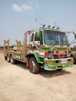 ขาย10ล้อบรรทุกรถเกี่ยวข้าว อีซุสุจัมโบ้