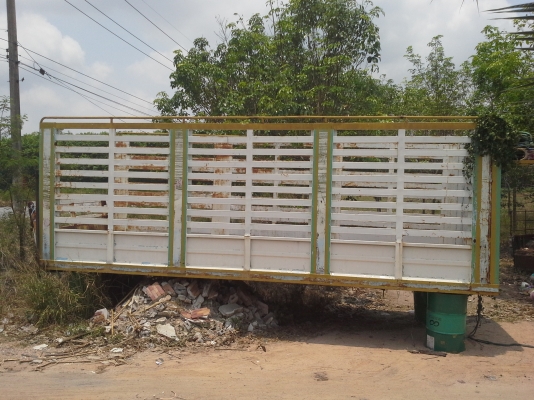 กะบะเหล็กพื้นเป็นไม้