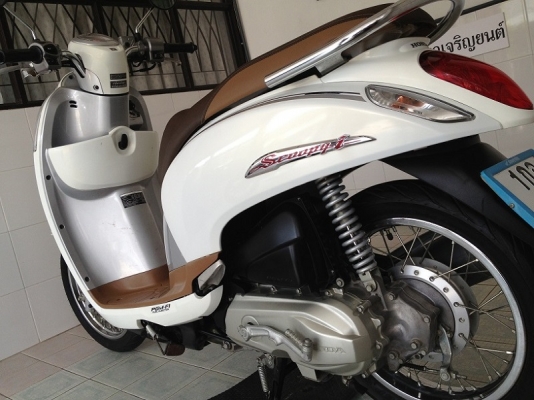 Scoopy-i ลายClassic วิ่ง9000 ปี57 (ของแถม 4 รายการ) Scoopy-i ลายClassic วิ่ง9000 ปี57 (ของแถม 4 รายการ)