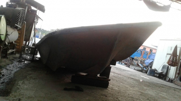 เรือไฟเบอร์สภาพดีพร้อมใช้งาน ยาว5.5เมตรกว้าง2เมตร