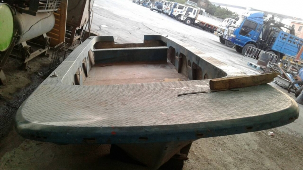 เรือไฟเบอร์สภาพดีพร้อมใช้งาน ยาว5.5เมตรกว้าง2เมตร