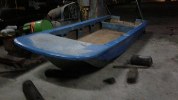 เรือไฟเบอร์สภาพดีพร้อมใช้งาน ยาว5.5เมตรกว้าง2เมตร