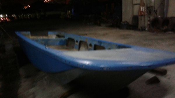 เรือไฟเบอร์สภาพดีพร้อมใช้งาน ยาว5.5เมตรกว้าง2เมตร
