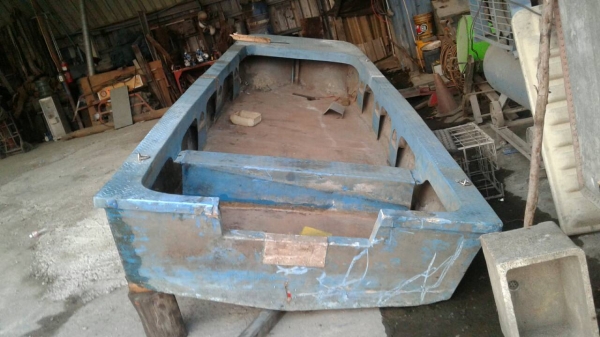 เรือไฟเบอร์สภาพดีพร้อมใช้งาน ยาว5.5เมตรกว้าง2เมตร