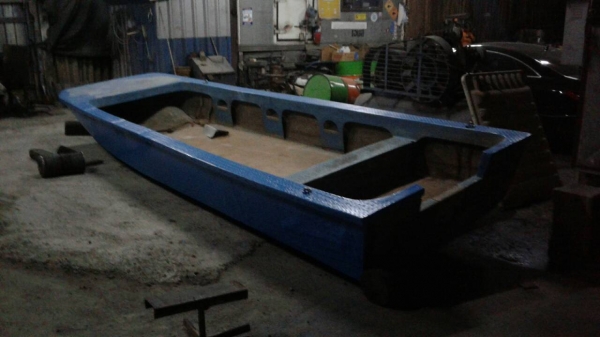 เรือไฟเบอร์สภาพดีพร้อมใช้งาน ยาว5.5เมตรกว้าง2เมตร