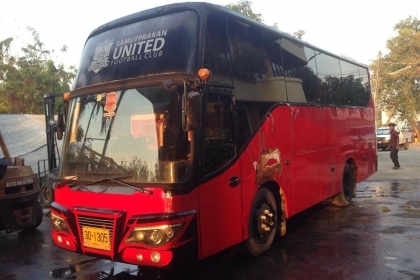 ขายรถบัสแอร์8เมตร 24ที่นั่ง เครื่องฮีโน่EH700 เครื่องดีมากแน่นๆ พร้อมเครื่องแอร์วางกลางนิสสันSD23 แซสซีสวยทั้งเส้นตัวถังไม่มีผุ สีร่อนอย่างเดียว มีTVลำโพงครบ เบรคลม เป็นรถมิตรซูฟูโซ่ ทะเบียนเอกสารครบ แจ้งจอดไว้ ขาย 195000 บาท