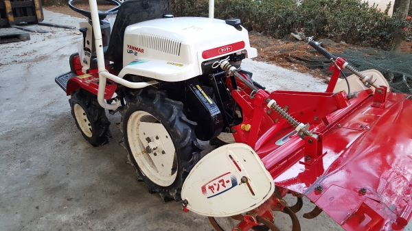 รถพรวนดิน นั่งขับ ขนาดเล็ก ขับ4 ล้อ 4 WD รหัสสินค้า Z ~ 2 รถพรวนดิน นั่งขับ ขนาดเล็ก ขับ4 ล้อ 4 WD รหัสสินค้า Z ~ 2