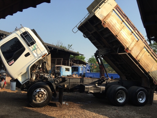 ขาย 10 ล้อดัมพ์ 2 เพลา อีซูซุ FVZ 200 แรง เกียร์ ZF ปี 47  แอร์เย็น  ยาว 6.3 ม. สภาพสวย พร้อมใช้  จัดแนนท์ได้ครับ สนใจติดต่อ 081-9420141  ,  081-5715326