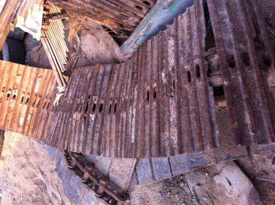 ขายโซ่แมคโคร sk120-3 มี 43 ข้อ 70 เซน  มี 2 เส้นขายคู่ละ 42,000 บาท