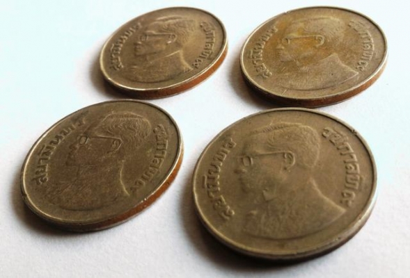 เงินเก่าเหรียญ 5 บาท ปี 2520 ชุดนี้มี 4 เหรียญ หายากแล้วครับ ราคาเหรียญ 500.-