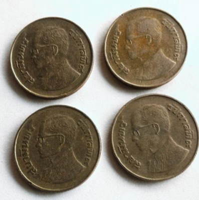 เงินเก่าเหรียญ 5 บาท ปี 2520 ชุดนี้มี 4 เหรียญ หายากแล้วครับ ราคาเหรียญ 500.-