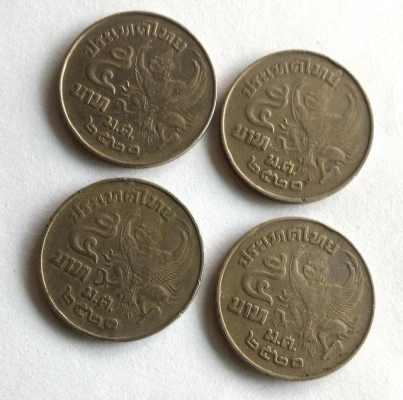 เงินเก่าเหรียญ 5 บาท ปี 2520 ชุดนี้มี 4 เหรียญ หายากแล้วครับ ราคาเหรียญ 500.-