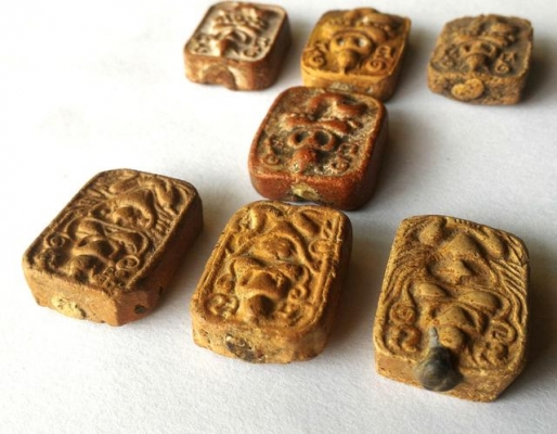 หลวงพ่อปาน เนื้อดินเก่า ชุดนี้ 7 องค์ แต่ละองค์สะสมต่างที่มา เอามารวมกันเป็นชุด มีหลายพิมพ์ องค์ละ 500บ.