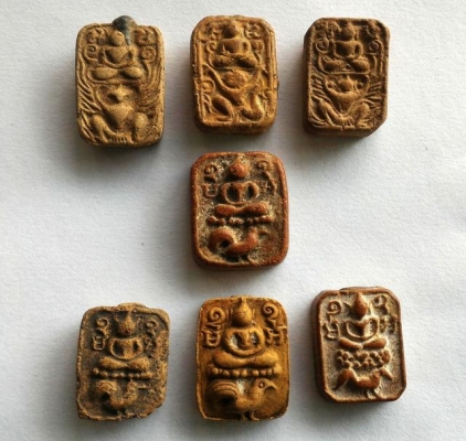 หลวงพ่อปาน เนื้อดินเก่า ชุดนี้ 7 องค์ แต่ละองค์สะสมต่างที่มา เอามารวมกันเป็นชุด มีหลายพิมพ์ องค์ละ 500บ.