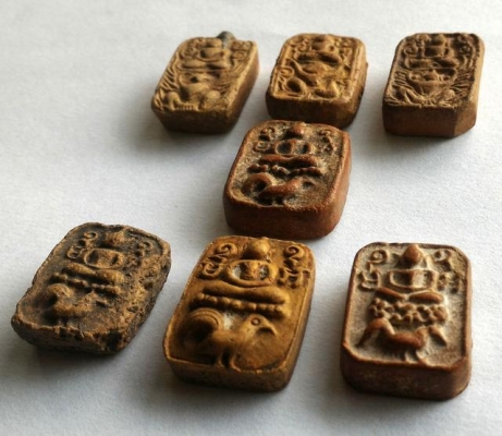 หลวงพ่อปาน เนื้อดินเก่า ชุดนี้ 7 องค์ แต่ละองค์สะสมต่างที่มา เอามารวมกันเป็นชุด มีหลายพิมพ์ องค์ละ 500บ.