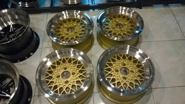 ขายล้อขอบ 13 4รู100 กับ114.3 หลายชุดครับ