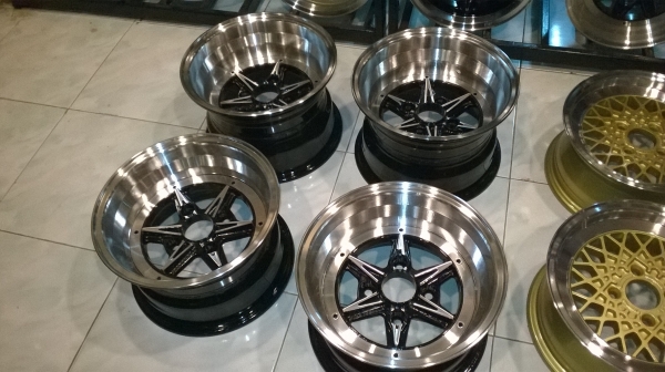 ขายล้อขอบ 13 4รู100 กับ114.3 หลายชุดครับ ขายล้อขอบ 13 4รู100 กับ114.3 หลายชุดครับ