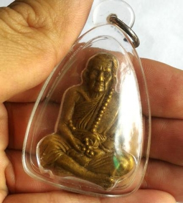 หลวงปู่หมุน วัดบ้านจาน ตอกโค๊ตฐานเก่าสวย เนื้อทองเหลือง เลี่ยมกรอบก้นน้ำ