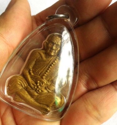 หลวงปู่หมุน วัดบ้านจาน ตอกโค๊ตฐานเก่าสวย เนื้อทองเหลือง เลี่ยมกรอบก้นน้ำ