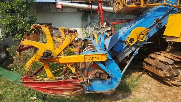 ขายรถเกี่ยวข้าว ศักดิ์พัฒนาKM46 เครื่องฮีโน่195เทอร์โบว์ ช่วงล่าง10ปั๊มไดกิ้น23 อุ้ม2.5ตันพร้อมทำงาน ขายรถเกี่ยวข้าว ศักดิ์พัฒนาKM46 เครื่องฮีโน่195เทอร์โบว์ ช่วงล่าง10ปั๊มไดกิ้น23 อุ้ม2.5ตันพร้อมทำงาน