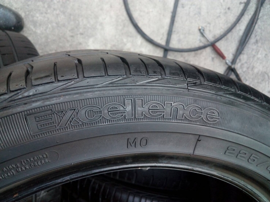 225/45R17 GOODYEAR EXCELENCE ชุด 4 เส้น  tel.081-427-3941 ไอดีไลน์ 0814273941