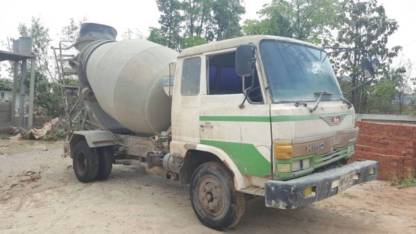 ขาย รถโม่ปูน 4 คิว HINO FD165B เครื่อง HO6C เทอร์โบ 210 แรงม้า เกียร์ HO คัสซีสวยตลอดเส้น พวงมาลัยพาวเวอร์ ทะเบียนเต็มพร้อมโอนครับ