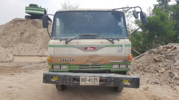 ขาย รถโม่ปูน 4 คิว HINO FD165B เครื่อง HO6C เทอร์โบ 210 แรงม้า เกียร์ HO คัสซีสวยตลอดเส้น พวงมาลัยพาวเวอร์ ทะเบียนเต็มพร้อมโอนครับ