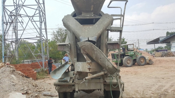 ขาย รถโม่ปูน 4 คิว HINO FD165B เครื่อง HO6C เทอร์โบ 210 แรงม้า เกียร์ HO คัสซีสวยตลอดเส้น พวงมาลัยพาวเวอร์ ทะเบียนเต็มพร้อมโอนครับ