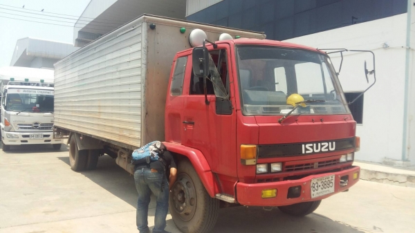 ขายด่วนครับ รถตู้เปียก 3บาน ISUZU FTR32NR เครื่อง 195 รถสวยพร้อม ใช้งานครับ