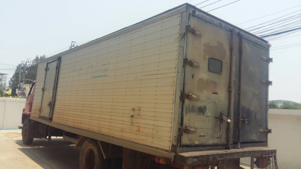 ขายด่วนครับ รถตู้เปียก 3บาน ISUZU FTR32NR เครื่อง 195 รถสวยพร้อม ใช้งานครับ