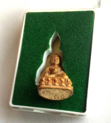 กริ่งพระพุทโธน้อย วัดอาวุธ ใต้ฐานอุดผงมวลสารเก่า ของคุณแม่ชีบุญเรือน โตงบุญเติม