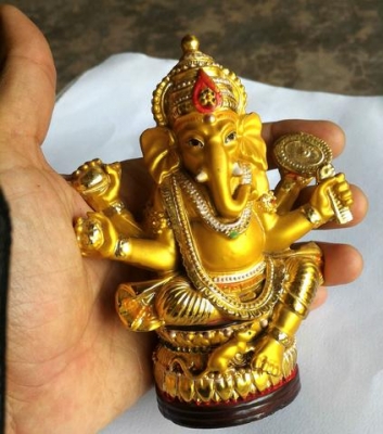 พระพิฆเนศ งานเรซิ่นเก่า กะหลั่ยสวยๆ ตั้งหน้าร้าน หน้ารถ เทพแห่งความสำเร็จ ขจัดอุปสรรค สูง5นิ้ว กว้าง3.9นิ้ว