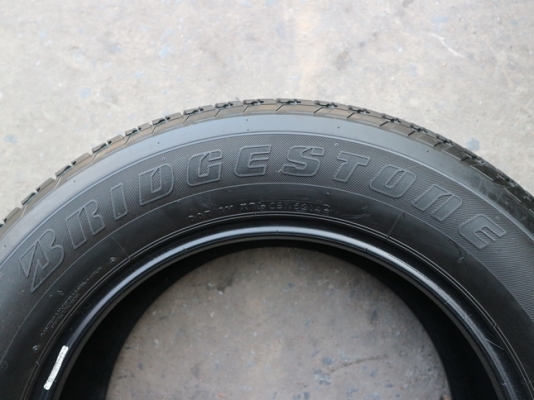 ยาง Bridgstone 265-60-18 ปี 14 ครบชุด 4 เส้น 6500 สภาพสวยๆไม่บวมดอกยางเหลือเยอะ เอาไปวิ่งกันใด้อีกยาวค่ะ